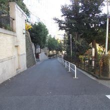 右手が錦華公園