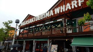 ちょっと微妙な海辺のグルメ街