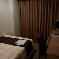 部屋は広くはありません