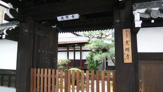 境内に入れなく覗き見しました