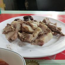 デジコプテギ(茹で豚皮)‥5000ｳｫﾝ。