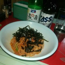 ビールとマッコリを飲んで、〆はビビムククス。