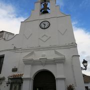 サンセバスティアン通りの入口に建つ教会