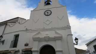 サンセバスティアン通りの入口に建つ教会