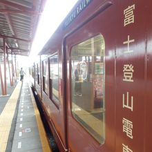 車体には至る所にロゴやレタリング。記念写真に助かりますね。