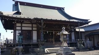 寒川神社の目の前にある神社