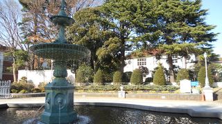 山手１１１番館の手前にあるガーデン