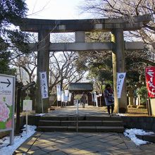 この「大石鳥居」をくぐれば浄界かと思えば…