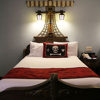 海賊船の形をしたベッド