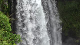 ”白糸の滝”のそばにある豪快な「音止の滝」～富士宮～