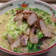 キャベツがどっさり。さっぱりしたとんこつラーメン