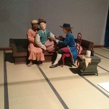 まず帽子を脱がな