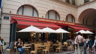 表参道の有名オープンカフェ