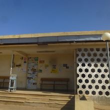 パスポートをチェックする建物