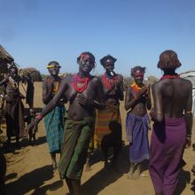 ダサネチ族の女性たちは明るかった