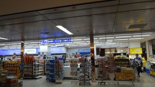 改札フロアにあります