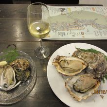 絶品　焼き牡蠣と生牡蠣　＆　白ワイン