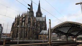 大聖堂へはすぐです