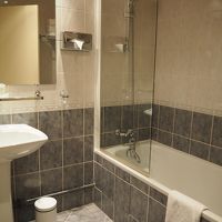 バスタブは付いている部屋ですが、栓が閉まらなかったです。