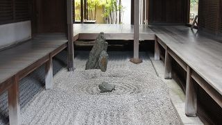 「東滴壷」日本最小の石庭