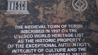 １３−１５世紀の街並みが残る