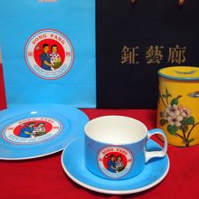 この写真の右側の黄色いカップを買いました。きゃーわいー！