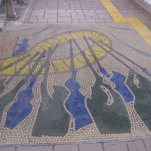 アートの一例（国際通り傍に展示されている大繩の祭りかな？）