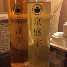 この入れ物に入れてくれてテイクアウト出来ます