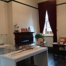 当時をしのばせる室内です。