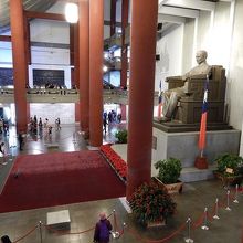 衛兵がいない孫文像前です。