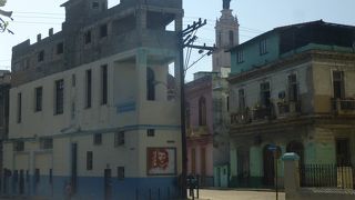 街中を歩くとキューバにいるのを実感できます