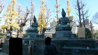 浅草寺境内にはたくさんの名所がありますので楽しんでください