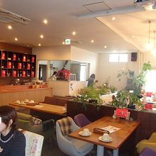 店内はかなり広くて、女子率は80%くらい（笑）