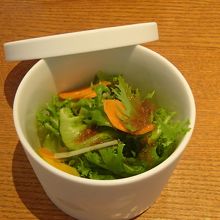 ランチセットに付いているサラダ