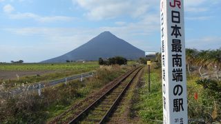 無人駅ですがにぎわっています