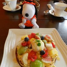 うす焼きパイとホットカスタードの盛り合わせ・アイス載せ