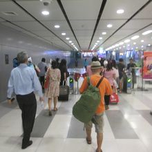 スワプンナーム空港駅 (ARL)