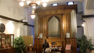 さまざまなオルゴールがあります。