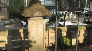 墓ではなくて“供養塔”があります