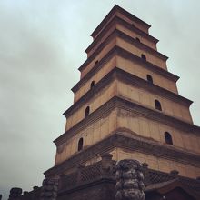 曇り空に大雁塔