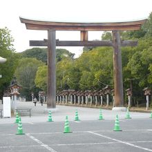 第一の鳥居を潜り本殿へ