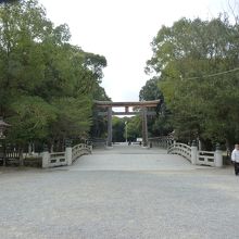 第二の鳥居までは大分ある