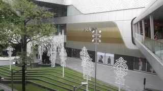 クリスマスシーズンのセントラル エンバシー