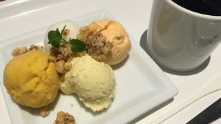 席の間隔が狭すぎるのがたまにきず…