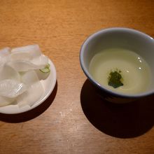 大根のお漬物とそば茶