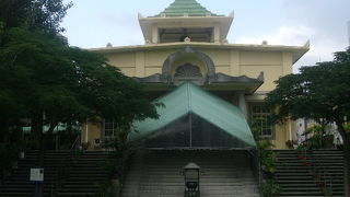 元々は女学校があった場所です