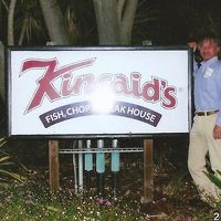 徒歩５分ほどに、Kincaid'sがあります♪