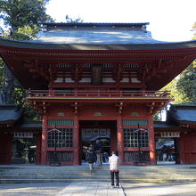 香取神宮楼門です。
