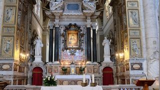 カラバッジ作品が見れる　サンタ マリア デル ポポロ教会