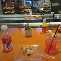 1階のパン屋さんで朝食